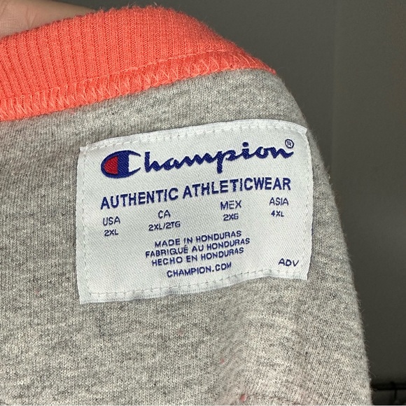 Champion Sweatshirt - Picture 3 of 8